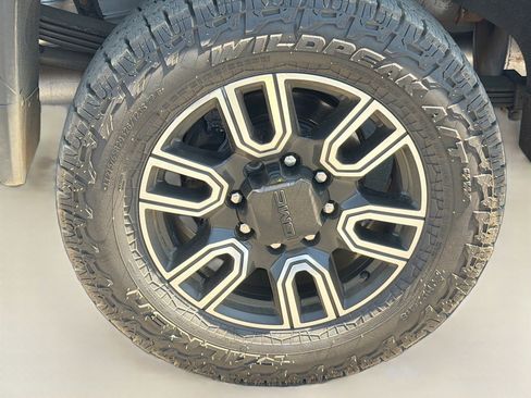 Used 2020 GMC Sierra 2500 AT4 w/ AT4 Premium Package AWD/4WD image 8