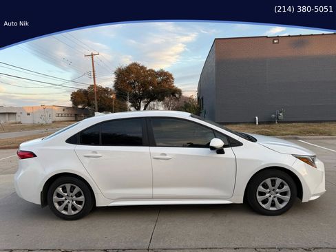Used 2025 Toyota Corolla LE FWD image 2