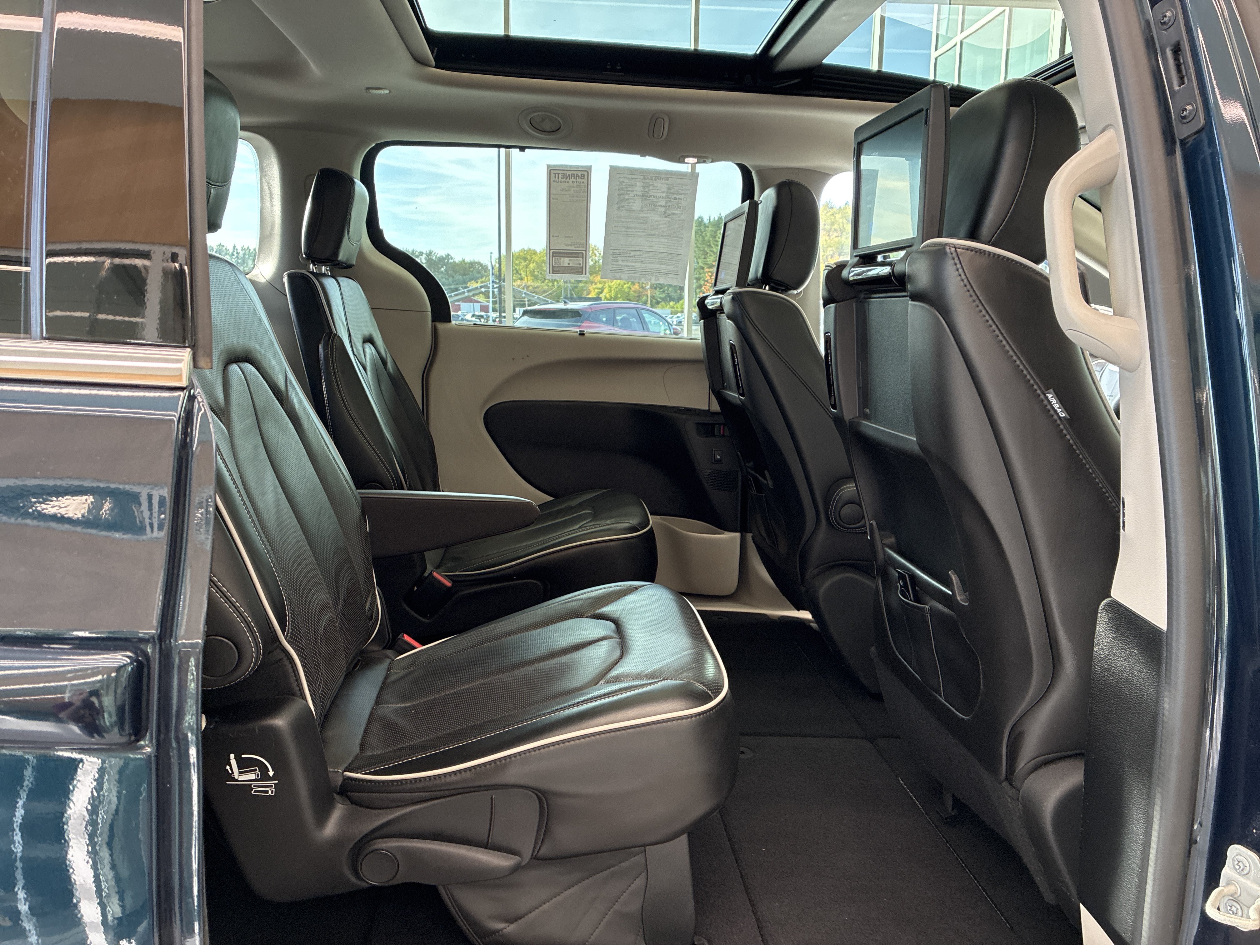Certified 2023 Chrysler Pacifica Limited w/ Uconnect Theater Family Group AWD/4WD image 13