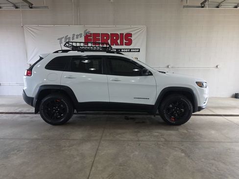 Used 2022 Jeep Cherokee Latitude w/ Trailer Tow Group AWD/4WD image 6