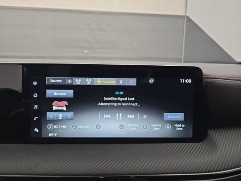 Used 2025 Nissan Kicks SR image 28