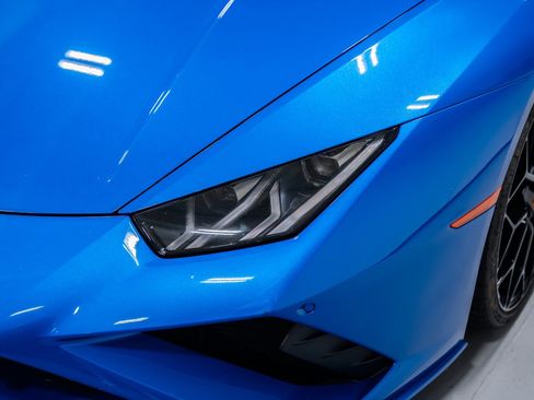 Used 2021 Lamborghini Huracan EVO RWD image 24