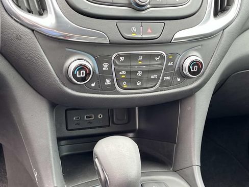 Used 2024 Chevrolet Equinox LT AWD/4WD image 30