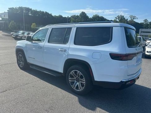 Used 2024 Jeep Wagoneer Series II w/ Flexible Seating Group RWD image 5