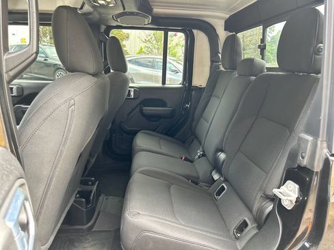 Used 2021 Jeep Gladiator Sport AWD/4WD image 10