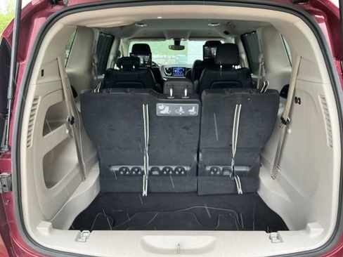 Used 2018 Chrysler Pacifica Touring-L Plus FWD image 27