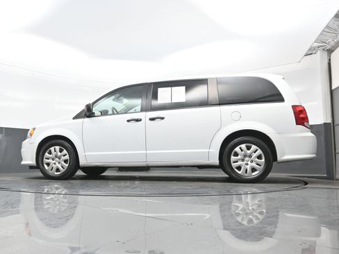 Used 2019 Dodge Grand Caravan SE w/ UConnect Hands-Free Group image 24