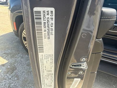 Used 2023 Jeep Wagoneer 4WD w/ Premium Group I image 14