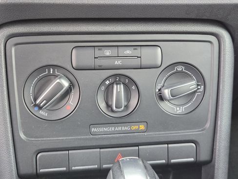 Used 2018 Volkswagen Beetle 2.0T S image 10