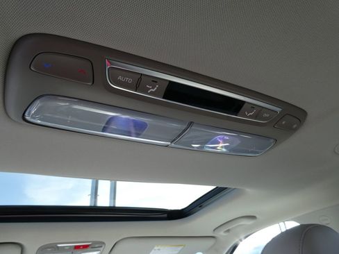 Used 2025 Kia Telluride EX w/ EX Captain's Chair Package image 27