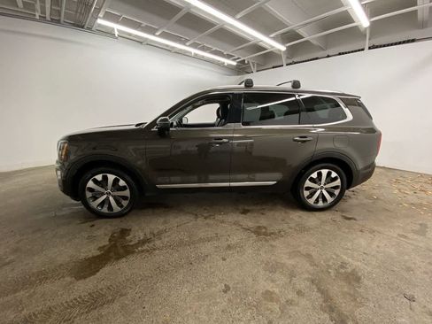 Used 2021 Kia Telluride EX w/ EX Premium Package image 3