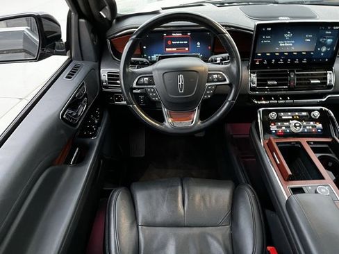 Used 2024 Lincoln Navigator Reserve image 16