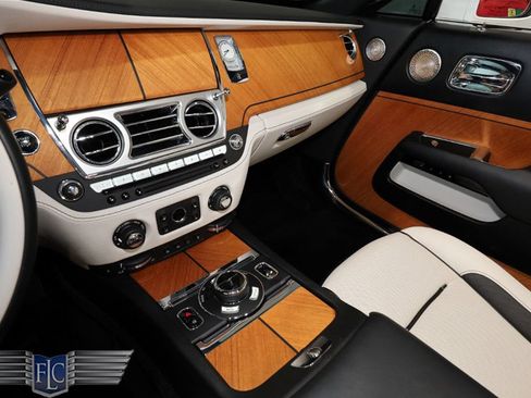 Used 2017 Rolls-Royce Dawn RWD image 31