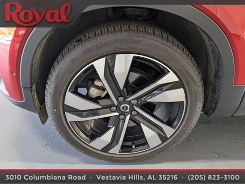 Certified 2024 Volvo XC40 B5 Plus w/ Protection Package Premier image 27