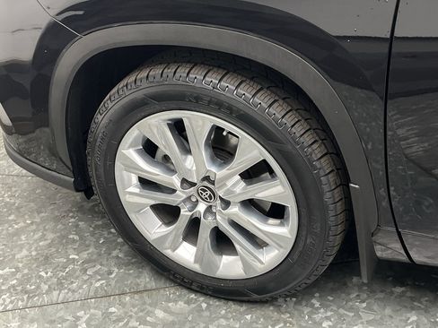 Used 2023 Toyota Highlander Limited image 35
