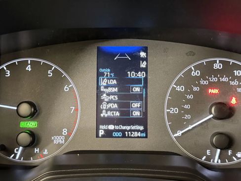 Used 2024 Toyota Corolla Cross AWD Hybrid w/ Moonroof Package image 17