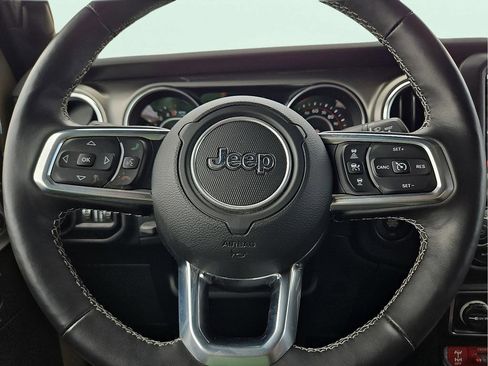 Used 2020 Jeep Gladiator Rubicon AWD/4WD image 17