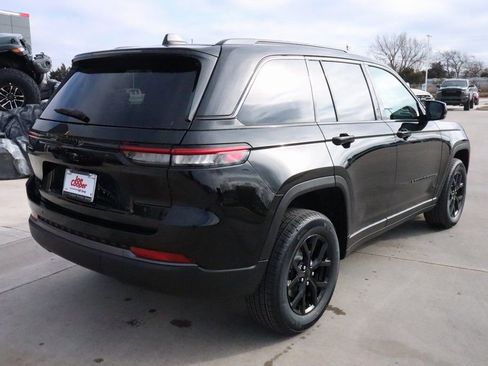 New 2026 Jeep Grand Cherokee Altitude image 21