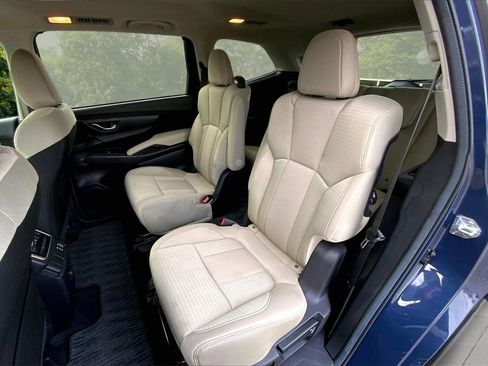 Used 2024 Subaru Ascent Premium w/ Convenience Package image 22