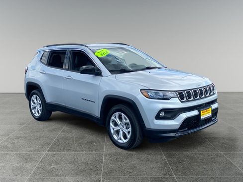 Used 2024 Jeep Compass Latitude AWD/4WD image 7