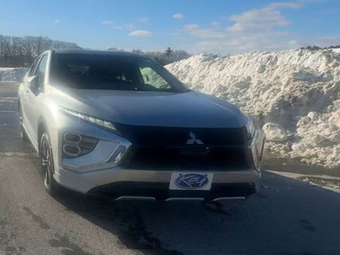 Used 2024 Mitsubishi Eclipse Cross SEL AWD/4WD image 3