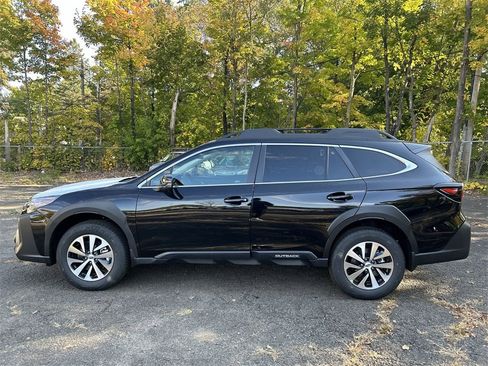 New 2025 Subaru Outback Premium image 5
