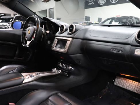 Used 2010 Ferrari California image 19