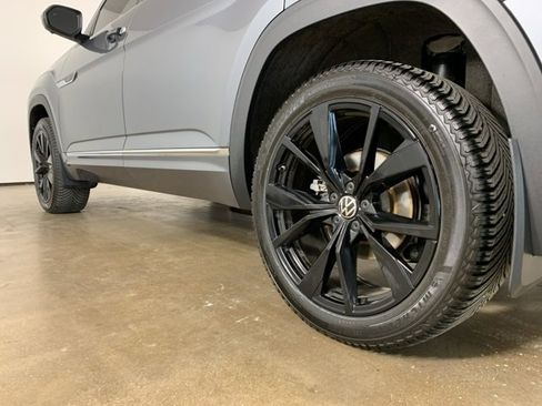 Used 2024 Volkswagen Atlas SEL Premium R-Line image 17