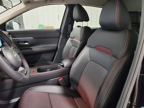 Used 2025 Nissan Kicks SR image 16