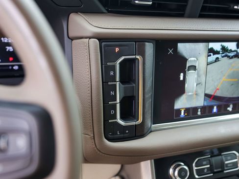 Used 2023 GMC Yukon Denali RWD image 21