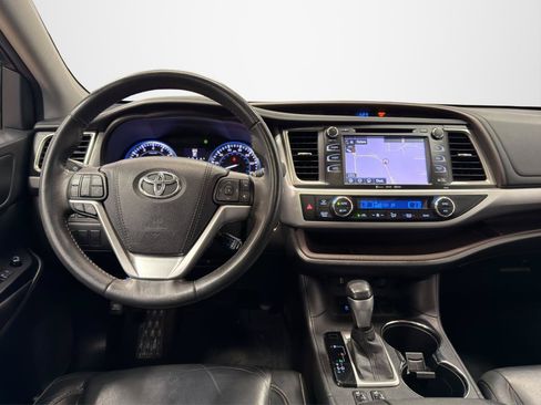 Used 2016 Toyota Highlander XLE FWD image 16