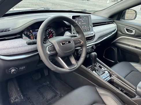 Used 2025 Jeep Compass Latitude image 33