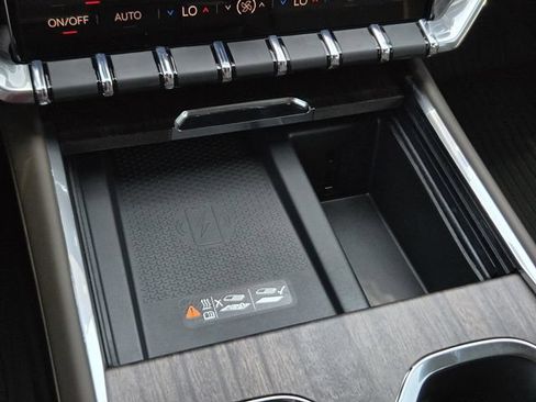 New 2026 GMC Acadia Denali Ultimate w/ LPO, Floor Liner Package AWD/4WD image 19
