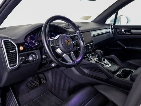 Certified 2023 Porsche Cayenne Platinum Edition AWD/4WD image 4