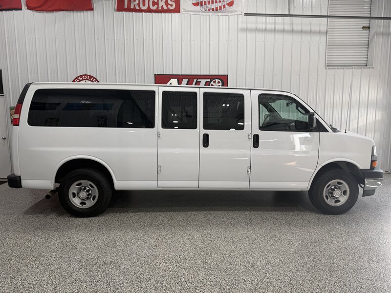 Used 2017 Chevrolet Express 3500 LT w/ LT Preferred Equipment Group RWD image 3
