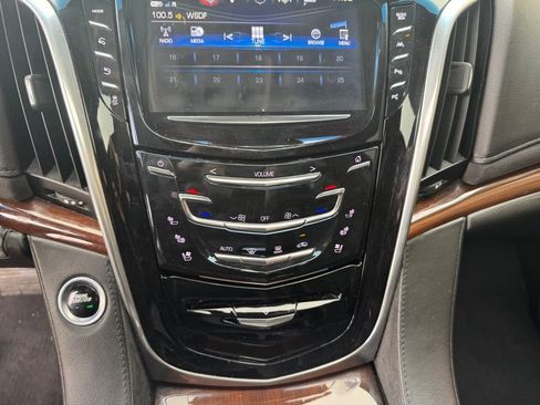 Used 2018 Cadillac Escalade ESV Luxury image 27