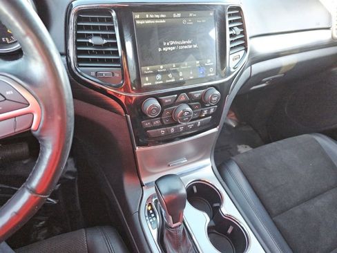 Used 2020 Jeep Grand Cherokee Altitude image 32