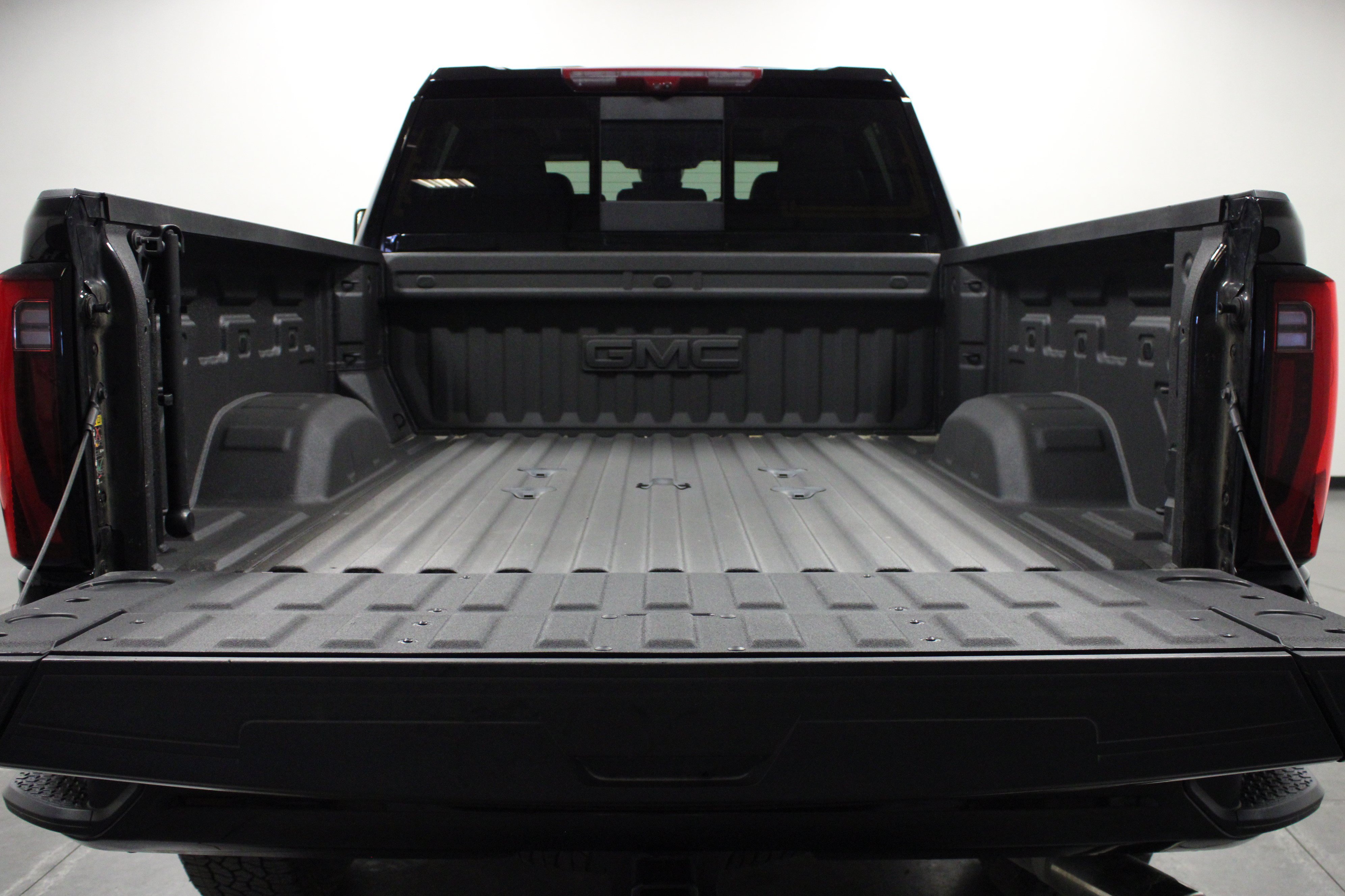 Used 2025 GMC Sierra 2500 Denali w/ Technology Package AWD/4WD image 14