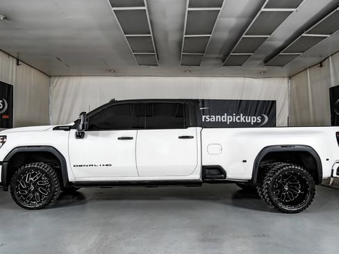 Used 2024 GMC Sierra 3500 Denali Ultimate AWD/4WD image 11