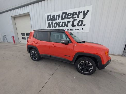 Used 2017 Jeep Renegade Trailhawk w/ Premium Trailhawk Package image 22