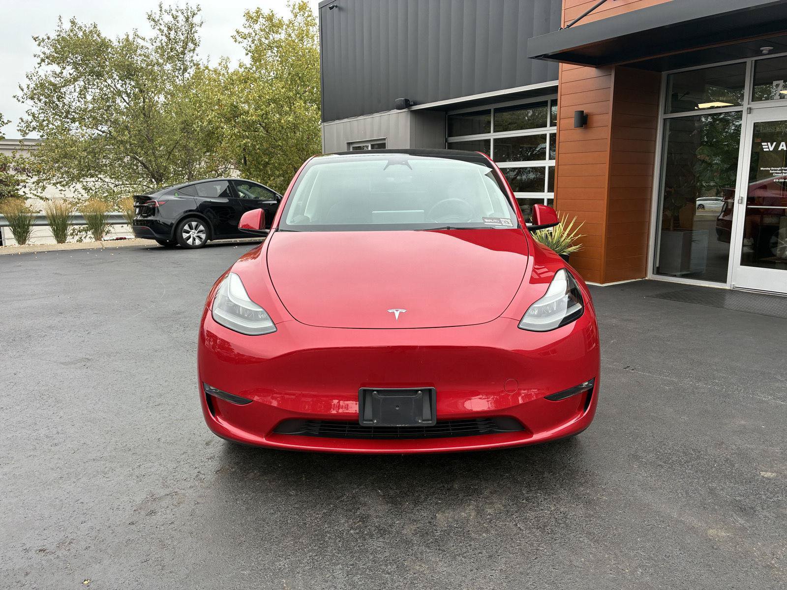 Used 2023 Tesla Model Y Long Range AWD/4WD image 2
