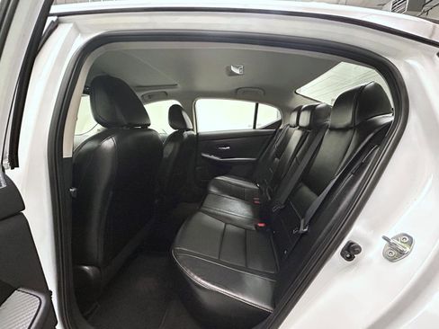 Used 2022 Nissan Sentra SR w/ SR Premium Package image 19