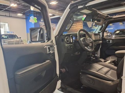 Used 2024 Jeep Wrangler Unlimited Sahara w/ Technology Group AWD/4WD image 15