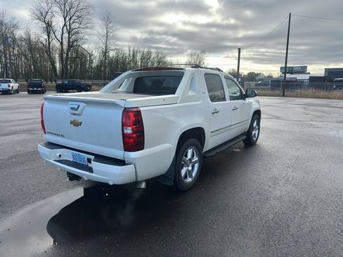 Used 2012 Chevrolet Avalanche LTZ image 6
