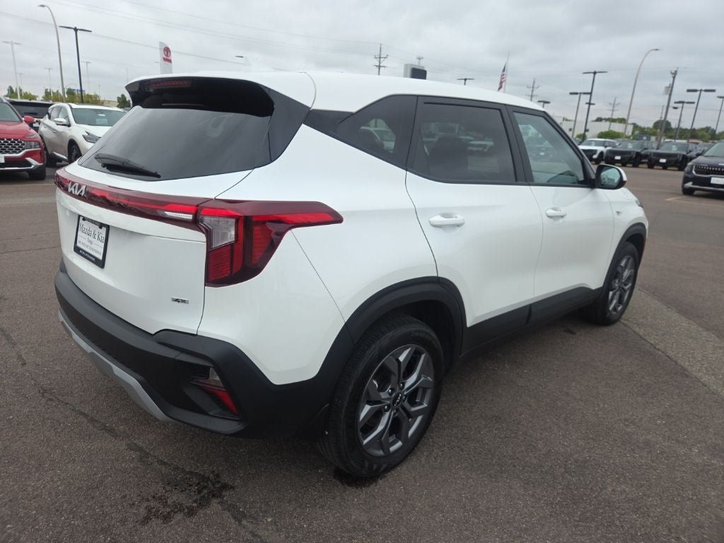 Used 2024 Kia Seltos LX AWD/4WD image 5
