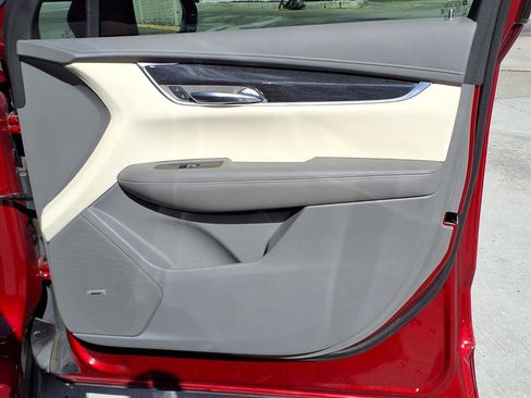 Used 2021 Cadillac XT6 Premium Luxury image 11