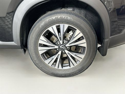 Used 2023 Nissan Rogue SV image 11