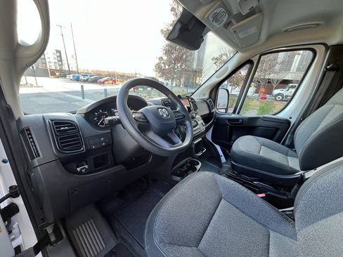 Used 2025 RAM ProMaster 2500 w/ Convenience Group image 16