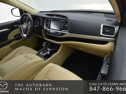 Used 2019 Toyota Highlander XLE image 27