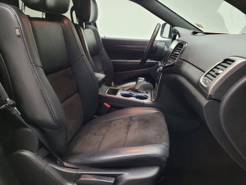 Used 2019 Jeep Grand Cherokee Laredo w/ Laredo X Package image 21